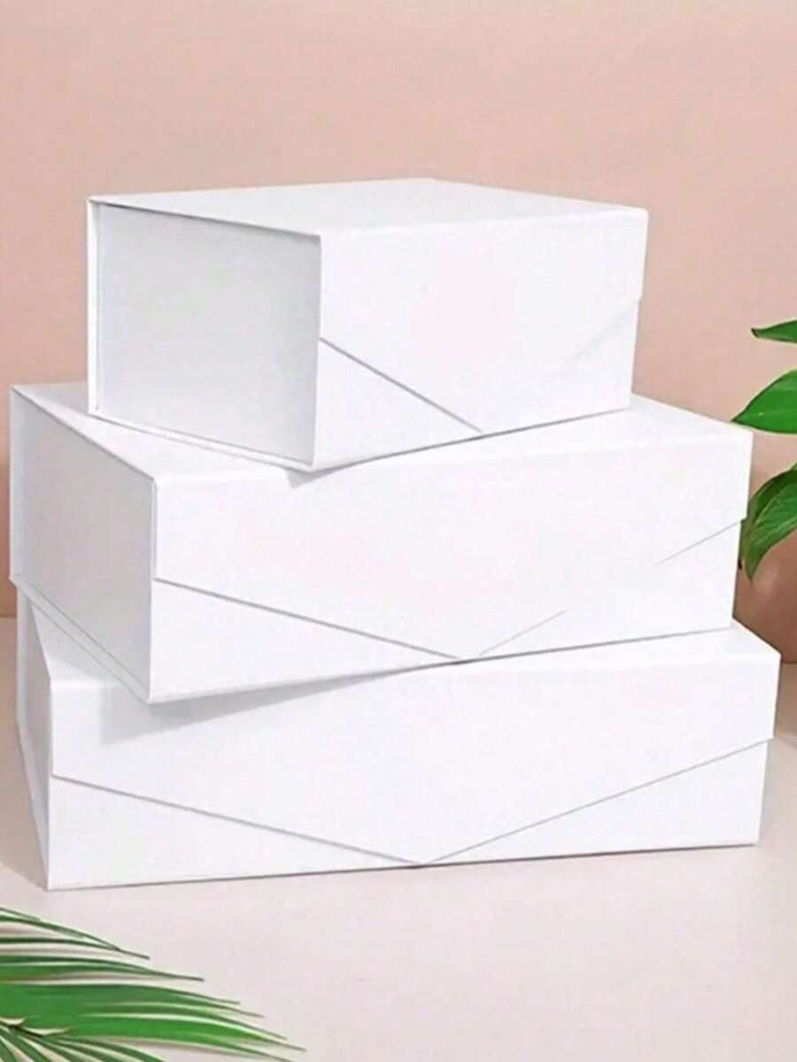 这款大号礼盒有多种颜色可选,采用磁吸式封口设计,并以坚固的纸质包装盒加盖。它适用于婚礼礼物、节日礼物、生日礼物和其他场合。 - 禮物盒 - 查看 1