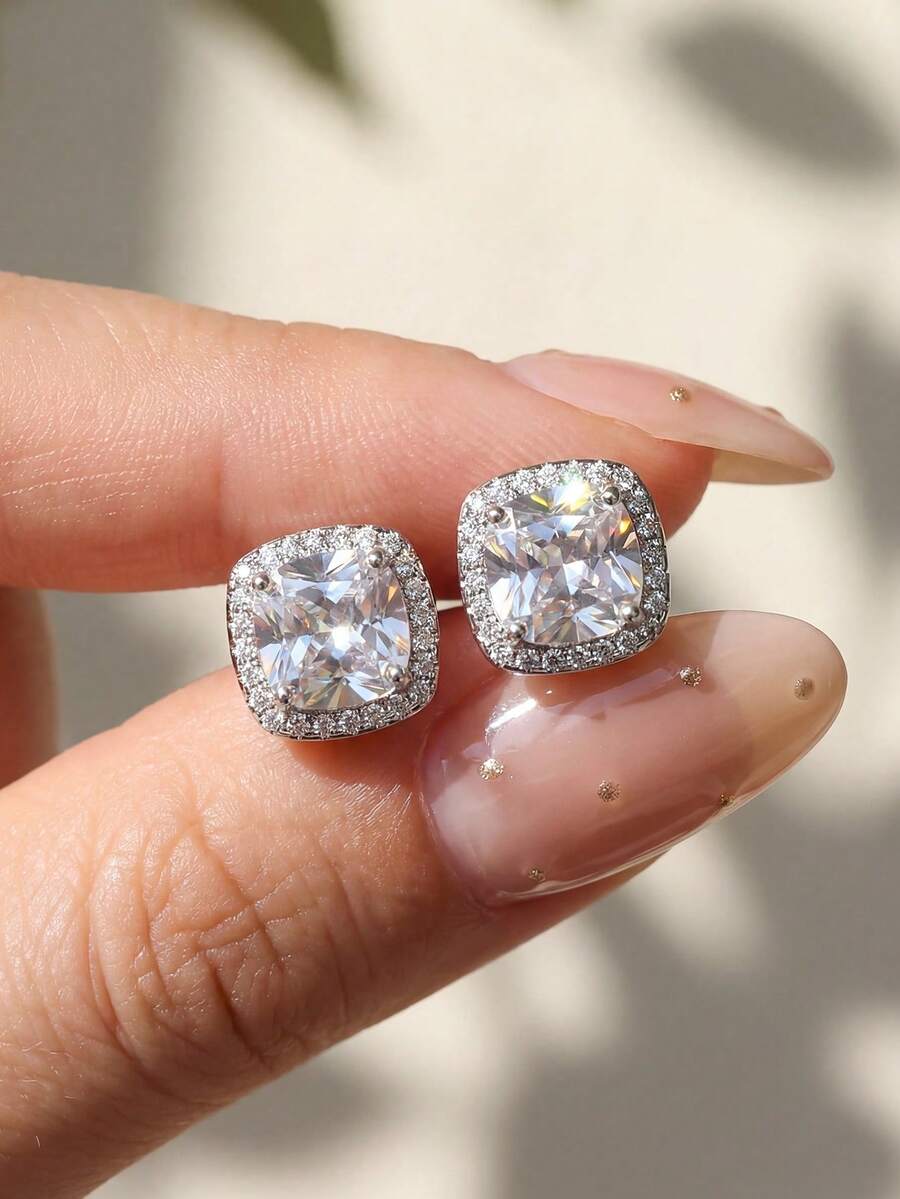 1 Đôi bông tai đính đá Zirconia hình vuông, chất liệu bạc 925 cao cấp, nhẹ nhàng và sang trọng, phù hợp để đeo hàng ngày, trong những dịp đặc biệt và làm quà sinh nhật. - Bông tai vuông siêu lấp lánh - Xem 1