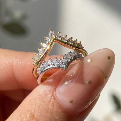 1 chiếc nhẫn hình giọt nước bằng bạc sterling 925, được thiết kế dành cho nữ. Chiếc nhẫn này sang trọng và thanh lịch, phù hợp cho các buổi hẹn hò, tiệc tùng và là một món quà tuyệt vời.