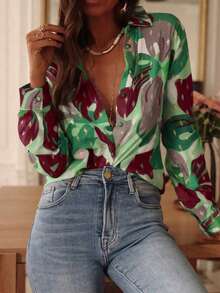 Camisa con botones de mujer elegante y casual con estampado floral y de hojas en toda la prenda, para vacaciones y uso en casa - Verde y rojo - Ver 4