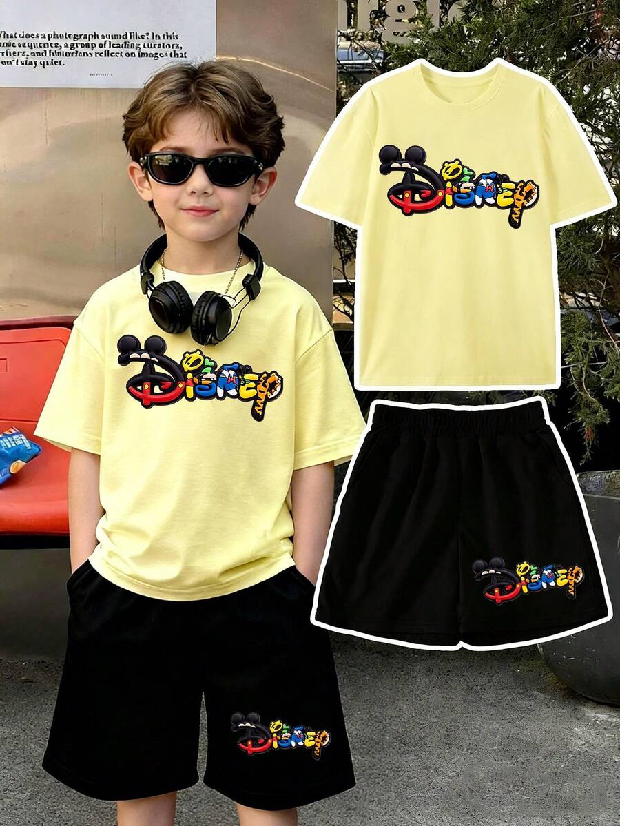 Disney Boys' Short-Sleeved Shirt And Shorts Set, Featuring A Creative Mickey And His Companions' Disney Logo Letter Cartoon Pattern Print. This Is A Two-Piece Summer Children's Outfit. The Fabric Is Soft, Comfortable And Breathable, Suitable For Daily Wear, Traveling, Going To School, Shopping, And Playing. It Is An Essential Disney Children's Clothing Gift. - 杏色+黑色 - 查看 1