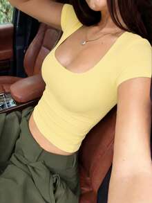 Top court à col en V profond, style streetwear sexy Y2K pour femmes. T-shirt en tissu extensible noir, convient pour la boîte de nuit, les fêtes, les festivals de musique et le style de rue décontracté en été - Jaune citron - Voir 4