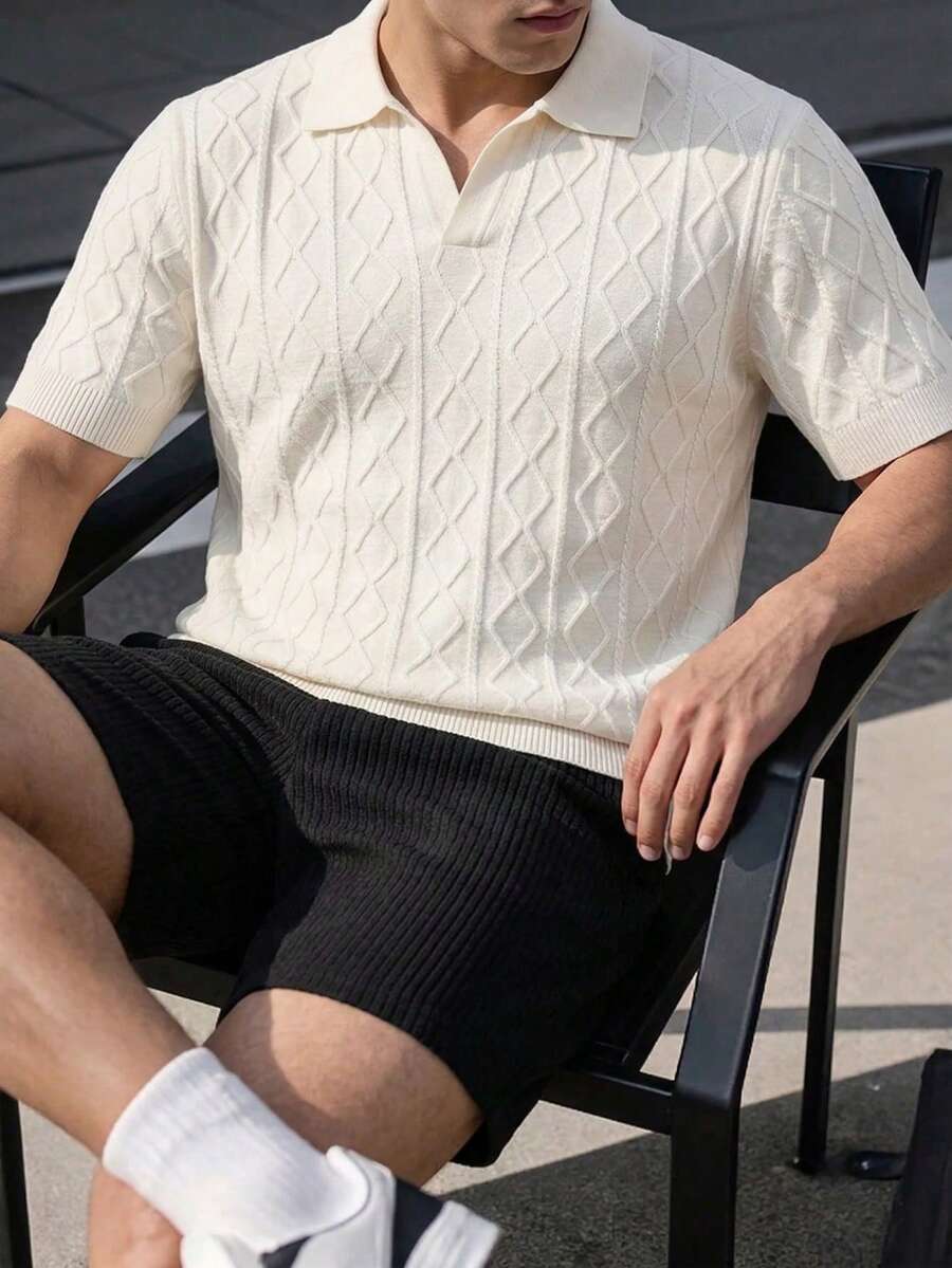 Conjunto de suéter de manga corta con cuello medio alto y patrón oscuro y pantalones cortos para hombre de verano - Blanco - Ver 1