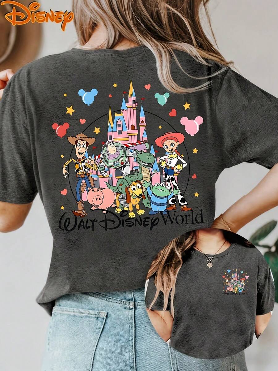 Camisetas con licencia de Disney, Camiseta oversize con estampado del Castillo de Walt Disney World y Toy Story para mujer, Camiseta holgada con gráfico retro de personajes de Toy Story de PIXAR1, Tops de manga corta con tema del Parque Temático Disney World para fans de Toy Story para uso diario, vacaciones familiares, atuendos de verano para mujer, ropa de verano, blusas de verano, blusas para mujer, atuendos de festival, blusas de verano para mujer, Día de la Madre, ropa de Día de la Madre, regalos para familiares y amigos, atuendos de primavera para mujer, Camisetas con licencia oficial de Disney, Moda casual de primavera/verano de Disney para hombres y mujeres con camisetas de manga corta - Gris - Ver 1
