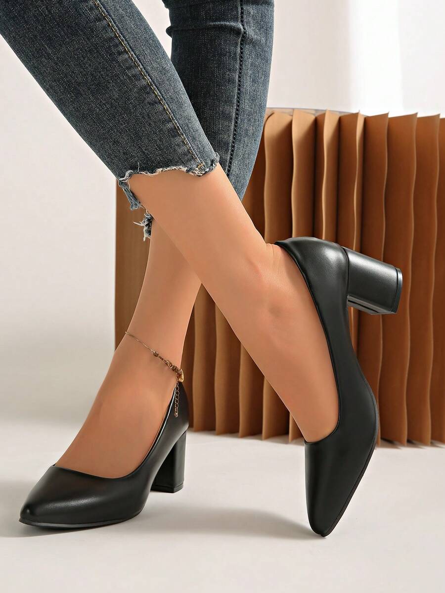 Giày cao gót đen cổ điển dành cho nữ cỡ lớn - Thiết kế mũi tròn - Kích cỡ 36-43 (rộng hơn bình thường) - Chất liệu nhung cao cấp, mềm mại và thoải mái - Giày cao gót đen, đế xuồng mềm mại, gót dày, kiểu dáng slip-on - Chất liệu cao cấp, thoải mái khi mang - Giày slip-on mũi tròn, gót dày vừa phải, chống trơn trượt dành cho nữ - Thời trang và đa năng.