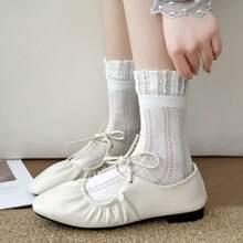 4 đôi tất nữ cổ ngắn có viền bèo, tất dệt dọc đến giữa bắp chân, có màu đen, trắng và xám, thích hợp cho các dịp thường ngày như đi học và đi làm. - Nhiều màu - Xem 10