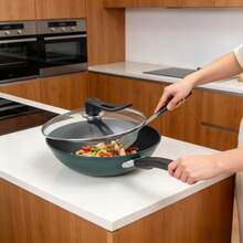 Wok antiadherente Odoland, apto para cocinar en casa, compatible con placa de inducción y cocina de gas - Ver 6