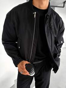 1 pieza Chaqueta bomber negra holgada para hombre, estilo tecnológico de múltiples bolsillos, anti-pelusas y anti-enganches, ropa exterior minimalista de alta gama, adecuada para el transporte diario y el uso casual en el trabajo - Negro - Ver 11