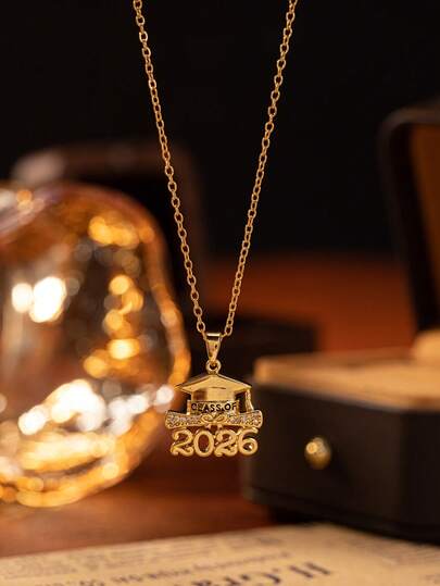 1 chiếc mặt dây chuyền hình mũ tốt nghiệp tối giản đính đá Cubic Zirconia, thích hợp đeo hàng ngày, món quà ý nghĩa dành cho bạn bè (Lưu ý: Do các lô sản xuất khác nhau, có thể có một số khác biệt về màu sắc; Ngoài ra, do ánh sáng và góc chụp, sản phẩm thực tế có thể có sự khác biệt nhỏ về màu sắc so với hình ảnh.)
