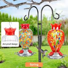 Alimentador de colibríes artesanal de vidrio. El alimentador de colibríes viene con un clip anti-hormigas. Es un alimentador de pájaros de jardín colgante de exterior hecho de vidrio (en color llama y azul agua) con dos opciones disponibles. - 32 oz Rojo - Ver 5