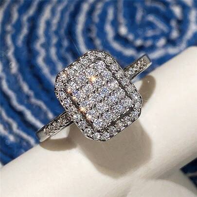1 pièce Bague carrée de haute qualité personnalisée et ornée de strass, bague pour femme, style élégant de palais français. Convient pour le mariage, les fiançailles, les cérémonies, le quotidien, les vacances, les fêtes, le printemps, l'été, l'automne, l'hiver. Cadeau parfait pour vous-même, votre famille et vos amis, bijoux, festivals, chic