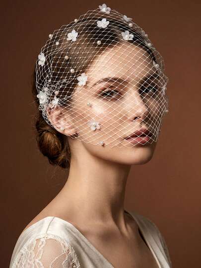 1件性感黑色镂空网纱面纱，饰有3D珍珠花朵，复古鸟笼面纱，派对/婚礼配饰