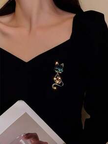 1pc Korean Crystal Cat Pendant Brooch, Women's Gold-Tone Alloy Animal Pin, Fashionable Crystal Corsage, Daily Accessory - Multicolor - View 5