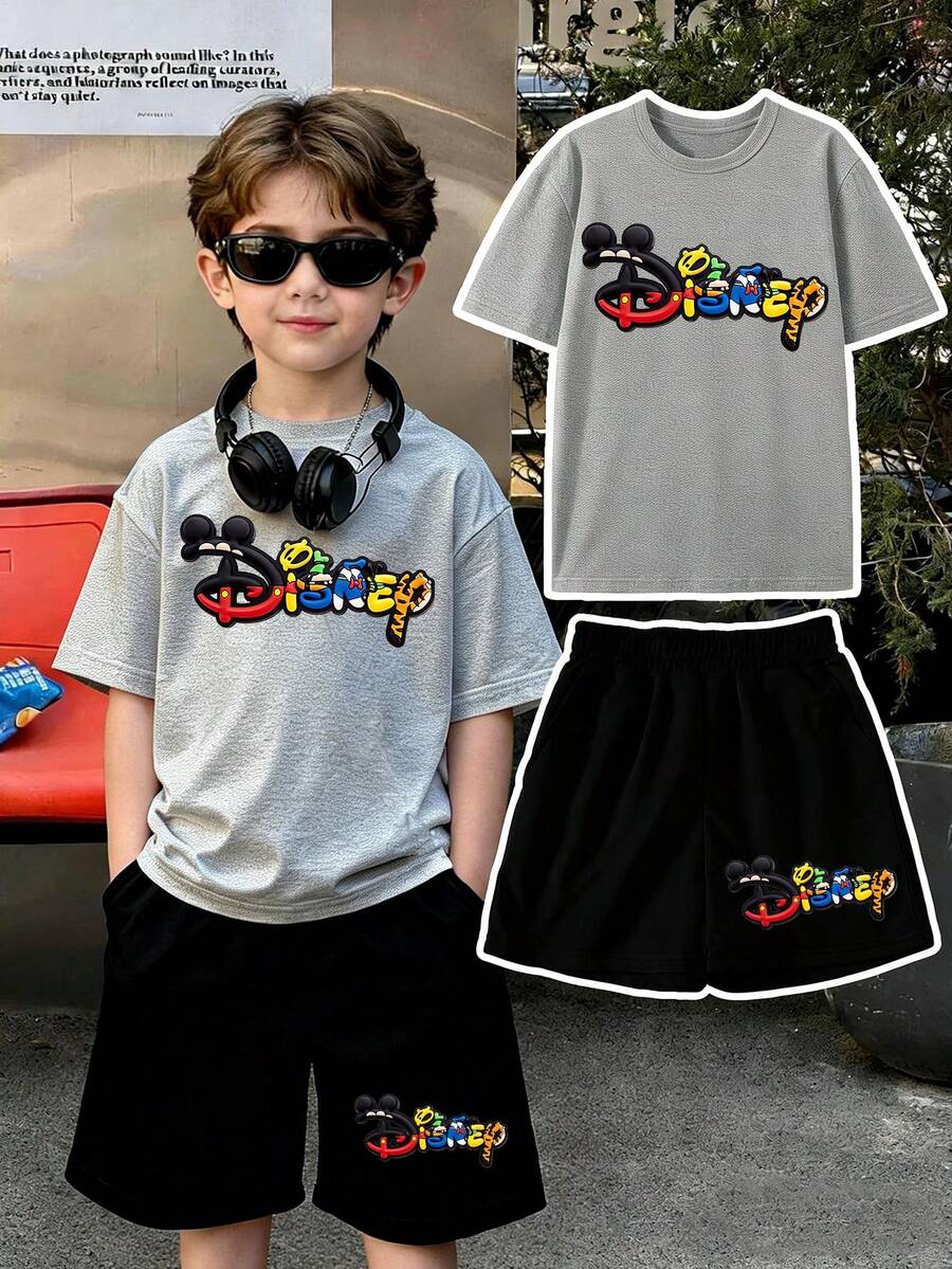 Disney Boys' Short-Sleeved Shirt And Shorts Set, Featuring A Creative Mickey And His Companions' Disney Logo Letter Cartoon Pattern Print. This Is A Two-Piece Summer Children's Outfit. The Fabric Is Soft, Comfortable And Breathable, Suitable For Daily Wear, Traveling, Going To School, Shopping, And Playing. It Is An Essential Disney Children's Clothing Gift. - Xám + Đen - Xem 1
