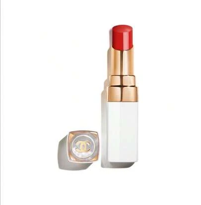 CHANEL 润唇膏，适合日常妆容使用，可作为礼物送给女朋友