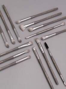 MAANGE Conjunto de 14 pincéis profissionais para maquiagem dos olhos: pincel para sombra, pincel para delineador, pincel para sobrancelhas, pincel de precisão, pincel corretivo, pincel para contorno, pincel para contorno do nariz, pincel iluminador. Portátil e reutilizável, ideal para maquiagem diária no rosto. Acessórios de beleza para esfumar. Presente perfeito para mulheres e meninas. - Multicolorido - Ver 3