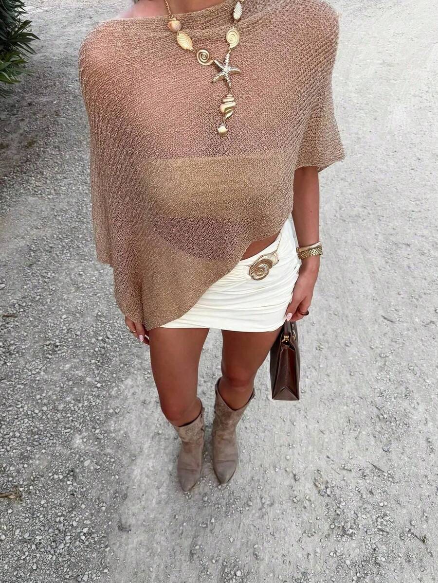 新款卡其色轻薄露肩罩衫，采用针织纹理面料，宽松版型，显瘦，适合度假、波西米亚风、性感、夏季海滩穿着