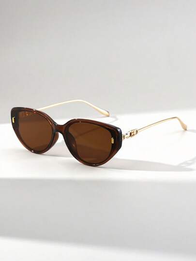 一副女士猫眼金属框复古百搭街头风时尚眼镜，适合海滩和度假佩戴