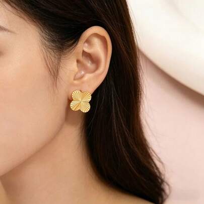 一对经典奢华时尚纹理花卉不锈钢耳钉，适合女性日常佩戴