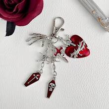 1 Stück Vintage roter Herz-Kreuz Metall Schädel einzigartiger Anhänger, gotischer Schädel handgemachter herzförmiger Sarg, Punk Rock Taschenbaumler, Gothic Stil Accessoire, geeignet für den täglichen Gebrauch, Halloween Geschenk, Gothic Subkultur Musikliebhaber Geschenk, cool, mysteriös, einzigartig, Nischengescenke für Mutter, Vater, Abschluss und Lehrer - Rot - Übersicht 3