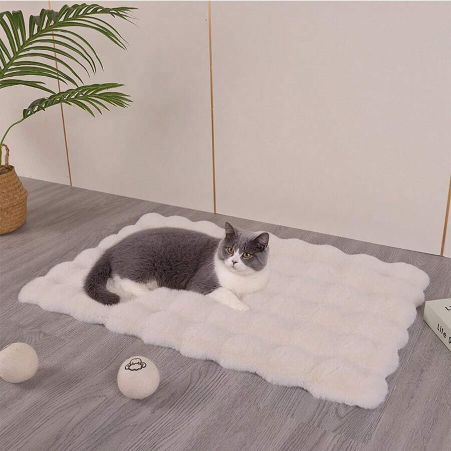 1pc Plush Pet Mat, Thickened Warm Anti-Slip Round Cat/Dog Cushion Pad - White - View 1