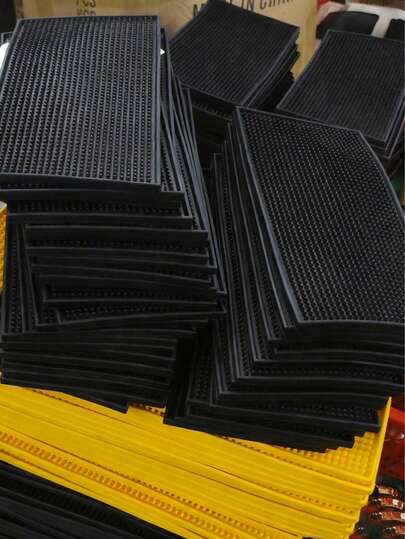 Thảm lót quầy bar PVC, thảm lót bàn ăn, thảm lọc, thảm thoát nước quầy bar, thảm cắt cao su chống thấm nước, thảm thoát nước bàn cà phê hình chữ nhật, thảm thoát nước bồn rửa nhà bếp, thảm chống trượt nhà bếp. Thích hợp cho mép bồn rửa, tự nhiên và hợp vệ sinh, cần thiết cho trang trí nhà cửa và nhà bếp, cũng là một phần trang trí ấm cúng cho mùa thu đông và Giáng sinh.