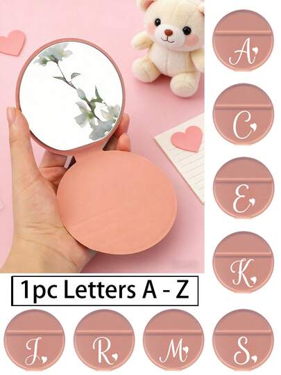 1 Gương trang điểm cầm tay tròn gấp gọn in chữ cái đầu A-Z, gương trang điểm mini màu hồng gấp gọn di động với họa tiết trái tim trắng và chữ cái nghệ thuật A-Z, gương trang điểm để bàn, gương du lịch, sản phẩm làm đẹp, gương trang điểm để bàn, phong cách tối giản, gương trang điểm du lịch di động thích hợp làm quà tặng cho phụ nữ, món quà tốt nhất cho bạn gái, vợ, mẹ và giáo viên, gương trang điểm mini tiện dụng khi di chuyển.
