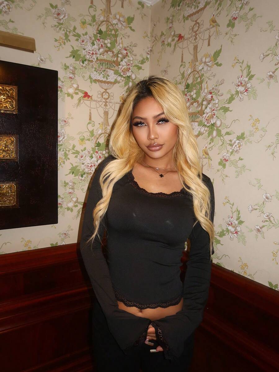 Blouse van gebreide stof in effen kleur met kanten patchwork, geschikt voor kantoor, een avondje uit, dagelijks gebruik en de herfst. - Zwart - Bekijken 1