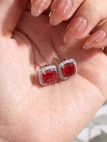 1 Đôi bông tai đính đá Zirconia hình vuông, chất liệu bạc 925 cao cấp, nhẹ nhàng và sang trọng, phù hợp để đeo hàng ngày, trong những dịp đặc biệt và làm quà sinh nhật. - Bông tai vuông siêu lấp lánh - Xem 6