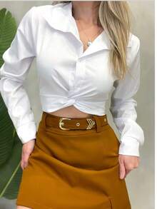 Camisa  Cropped Feminina Chique Com Gola Clássica, Barra Assimétrica e Mangas raglan Longas, perfeita para o outono. - Branco - Visão 2