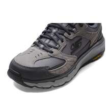 Skechers أحذية رياضية خارجية كاجوال ذات رباط للرجال من سكيتشرز دي لوكس برو، لون رمادي، رقم الموديل 237755-GRY - رمادي - مشاهدة 7