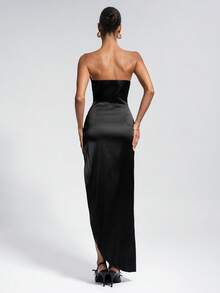 Robe maxi élégante en satin noir sans bretelles avec design volant et fente, convient pour les invités de mariage, les soirées de gala, les sorties en amoureux et les cérémonies de remise de diplômes - Noir - Voir 5
