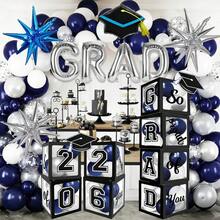 raciones de graduación Clase de 2026, globos azules y negros con remolino colgante, bandera de We are So Proud of You, suministros para fiesta - Azul y Plateado - Ver 2
