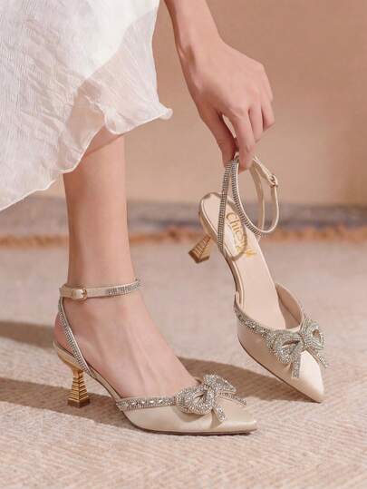 Zapatillas de tacón elegantes para mujer con lazo brillante, tacones altos puntiagudos de punta estrecha y tacón grueso, zapatos cómodos de mujer tipo slingback con tira en el tobillo, tacones elegantes combinables con vestidos y ropa formal para fiestas, trabajo, citas, vacaciones, Halloween y Navidad y Dia de la madre