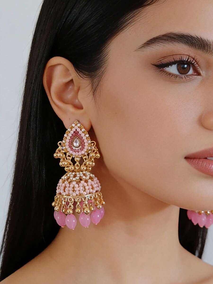 优雅的波西米亚风心形铃铛耳环，配有串珠流苏和铃铛吊坠，适合女性日常佩戴和派对配饰。