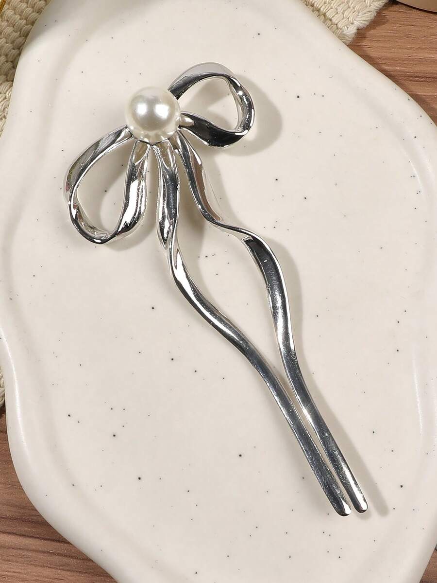 1个U型银色锌合金蝴蝶结仿珍珠装饰发夹,光滑不伤发,高冠设计,欧美新款中式简约优雅小众奢华日常通勤及下午茶发饰,可作发髻延长器、旅行、生日礼物。 - 銀色 - 查看 1