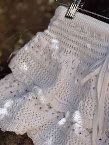 女士白色针织迷你裙，层叠荷叶边裙摆设计，是夏季度假和海滩装扮的完美之选。可作罩衫裙。 - 白色 - 查看 4