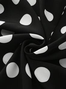 女士波点衬衫半裙套装：时尚优雅。这款修身两件套包括一件夏季短袖V领上衣和一条高腰半裙，非常显瘦。 - 黑與白 - 查看 6