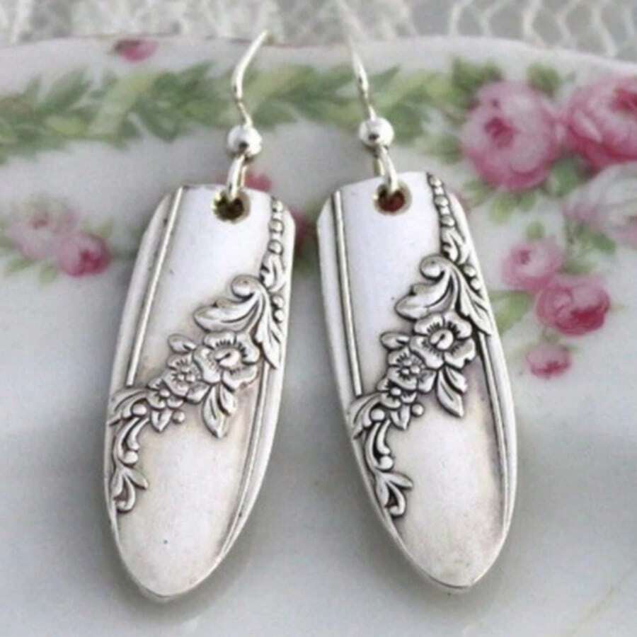 1 Pair Retro & Fashionable Geometric Shaped Earrings, Suitable For Daily Wear And Vacation, A Perfect And Surprising Daily Gift For Her - Silver - View 1