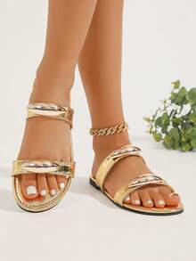 Sandalias planas de ajuste ancho para mujer, sandalias casuales con caja de dedos ancha, chanclas planas de playa con hebilla de metal, sandalias de moda doradas, zapatos de mujer talla grande, sandalias planas con decoración dorada de punta redonda, sandalias planas casuales ligeras para verano, diapositivas con doble correa dorada - Dorado - Ver 3
