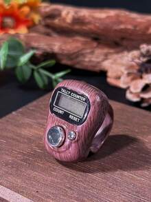 高级电子念珠计数器，仿木纹设计，触感光滑如真木，大尺寸清晰显示屏，精准数字追踪，一键重置，方便冥想、日常活动、运动计数和学习专注力提醒。 - 多色 - 查看 4