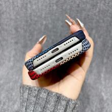 Koolife 彩色拼接格紋碳纖維霧面磁吸半包手機殼，適用於 Apple 17 Pro Max、17 Pro 和 17。韓系時尚耐用手機殼，商務設計男女皆宜。聖誕節、情人節、復活節、生日及其他節日的絕佳禮物選擇。 - 藍色方格 磁吸款 - 查看 6