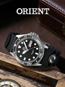 Orient 男士200米防水专业潜水机械表，自动机械机芯，经典黑色表盘搭配精钢表带，双日期显示，夜光数字清晰易读。这款耐用的男士运动腕表适合潜水、工作和日常佩戴，是高品质男士腕表的理想之选，可作为礼物赠送或自用。型号：FAA02007B9。 - 黑色 - 查看 8