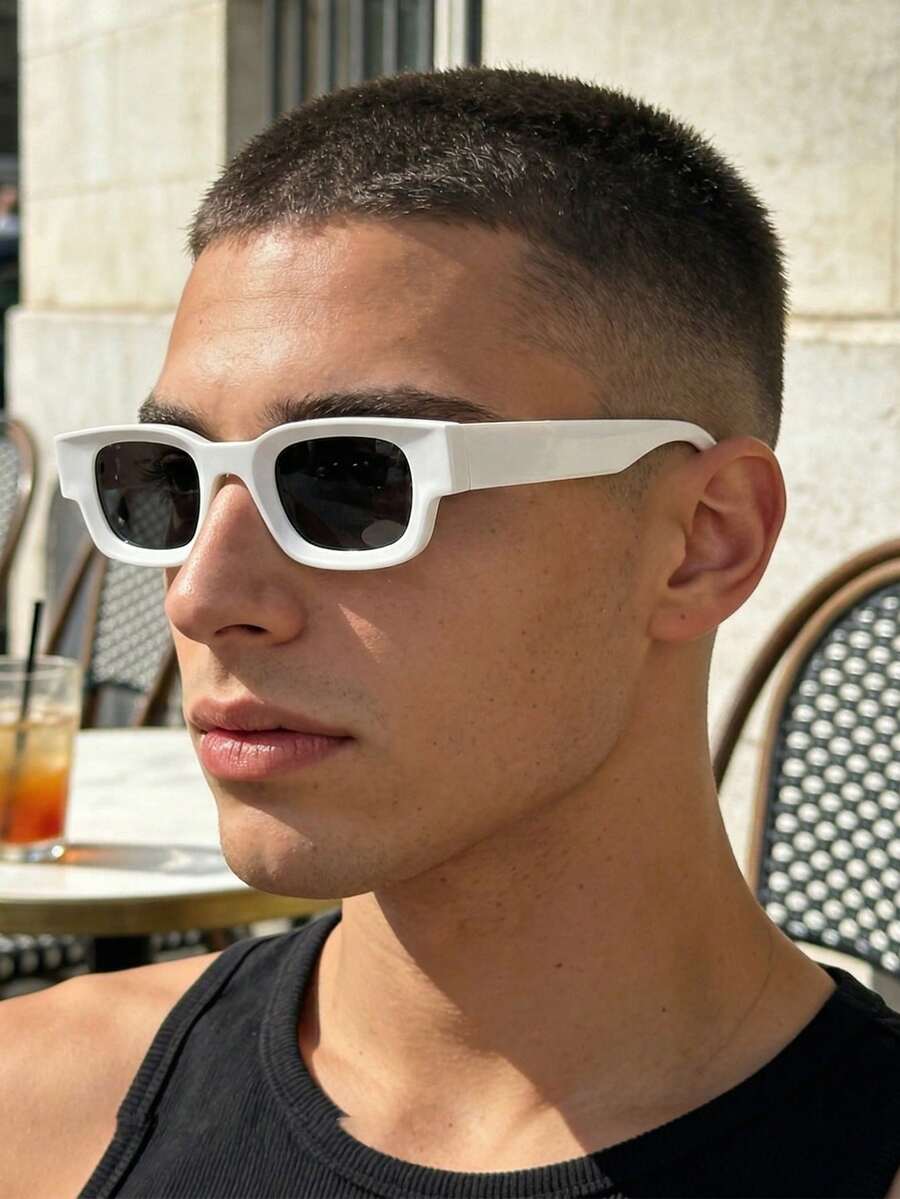 Lunettes de mode rétro rectangulaires à petits verres noirs pour femmes et hommes. Monture en plastique classique, idéales pour les sorties, les voyages, la plage, les vacances et le port quotidien en été - Blanc - Voir 1