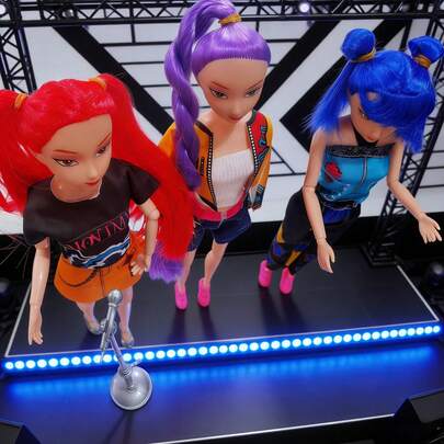 1个女巫猎杀小组和恶魔猎杀小队角色玩偶，佐伊搪胶人偶玩具，收藏级可动人偶，可爱角色玩偶，独特粉丝周边礼品。[款式和包装随机发货。]