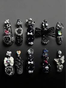 10 móng tay giả phong cách Gothic tối màu, sang trọng độc đáo, lấp lánh màu bạc ombre cao cấp, với các họa tiết đầu lâu, thỏ kim loại, hoa hồng, thánh giá, nơ, ngọc trai, gấu và các họa tiết punk metal khác, móng tay giả bóng màu đen gradient kiểu Y2K. Thích hợp cho nữ và các cô gái trong dịp Halloween, hóa trang, tiệc tùng, lễ hội âm nhạc, cosplay, Lolita và các dịp khác. Món quà tuyệt vời cho bạn gái, chị gái, bạn thân. - Nhiều màu - Xem 12