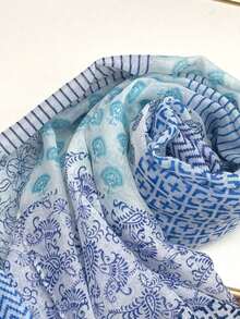 1条轻盈印花流苏围巾，优雅时尚的女士披肩，透气雪纺材质，适合春夏穿着，用途广泛，可用于户外、海滩、头巾、假日等场合。 - 藍色 - 查看 3