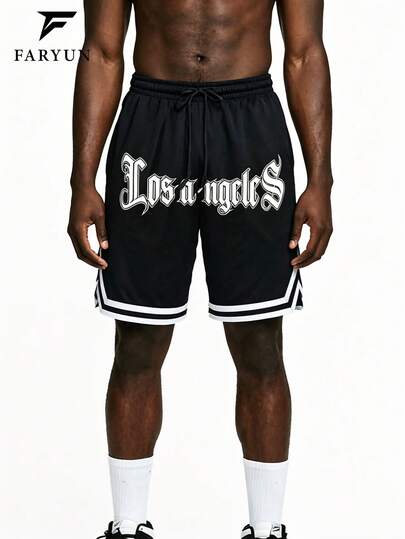 Quần short bóng rổ nam dáng rộng, ống thẳng, in chữ kiểu Gothic và viền sọc tương phản, thích hợp cho sân bóng rổ, những buổi đi chơi thường ngày và các buổi tụ họp mùa hè.