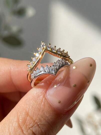 1 chiếc nhẫn hình giọt nước bằng bạc sterling 925, được thiết kế dành cho nữ. Chiếc nhẫn này sang trọng và thanh lịch, phù hợp cho các buổi hẹn hò, tiệc tùng và là một món quà tuyệt vời.