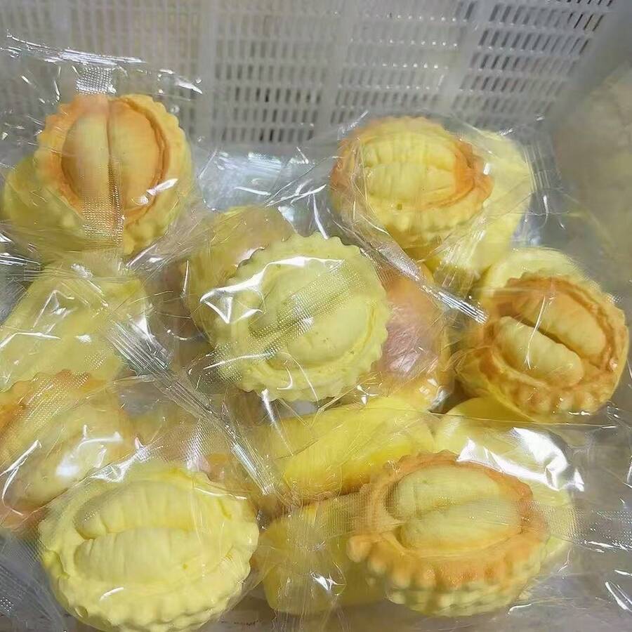 1个2026新款逼真软萌慢回弹面包捏捏乐减压玩具，仿真迷你榴莲蛋糕玩具，柔软面团质感粘手捏捏乐指尖玩具，可爱逼真食物捏捏乐减压玩具，卡哇伊创意日常放松玩具，青少年、男孩女孩和朋友的完美生日节日礼物